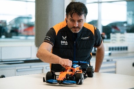 マクラーレン・レーシングとの共同開発