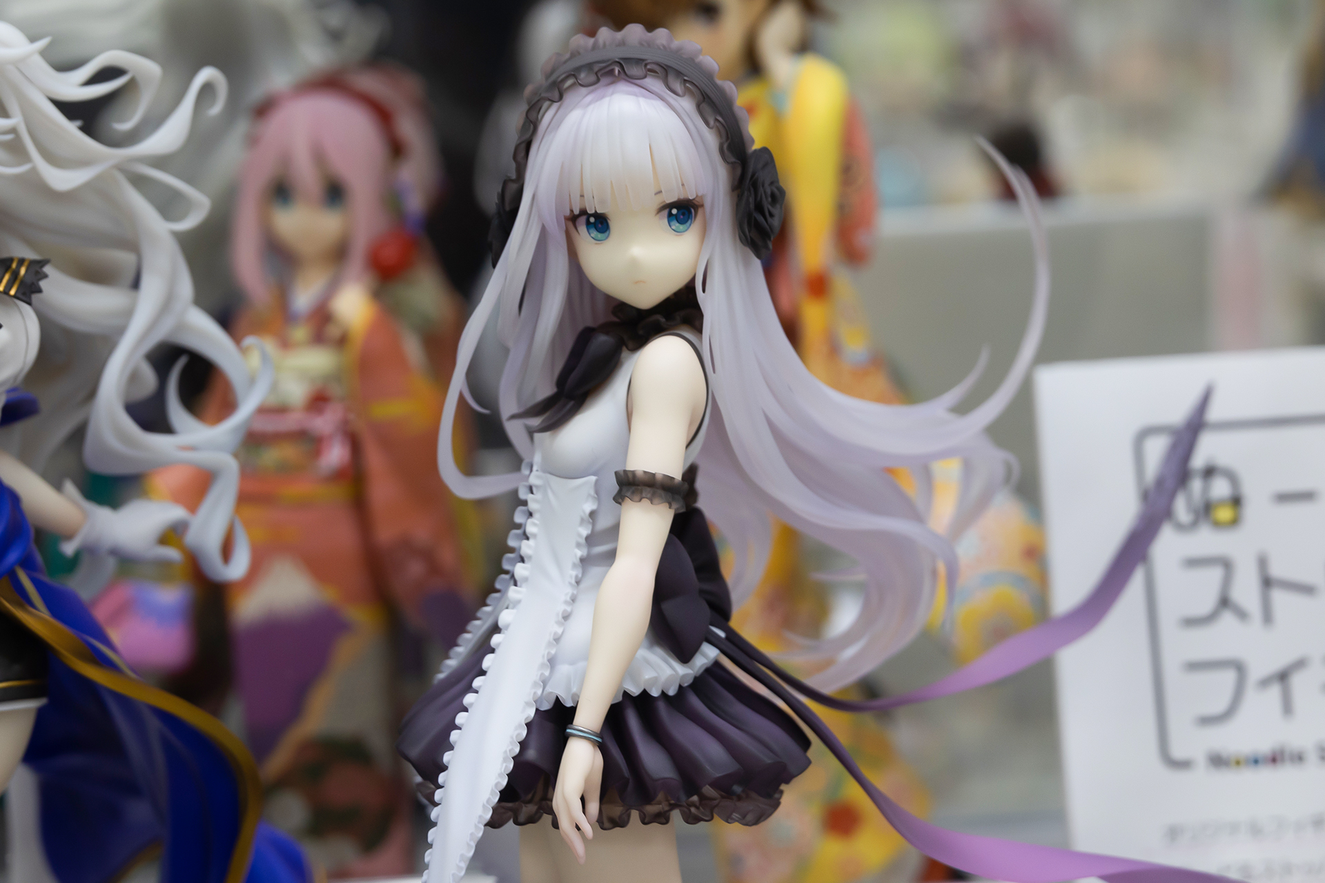 この横を振り向いた瞬間の、可憐な感じがなんとも素晴らしい。