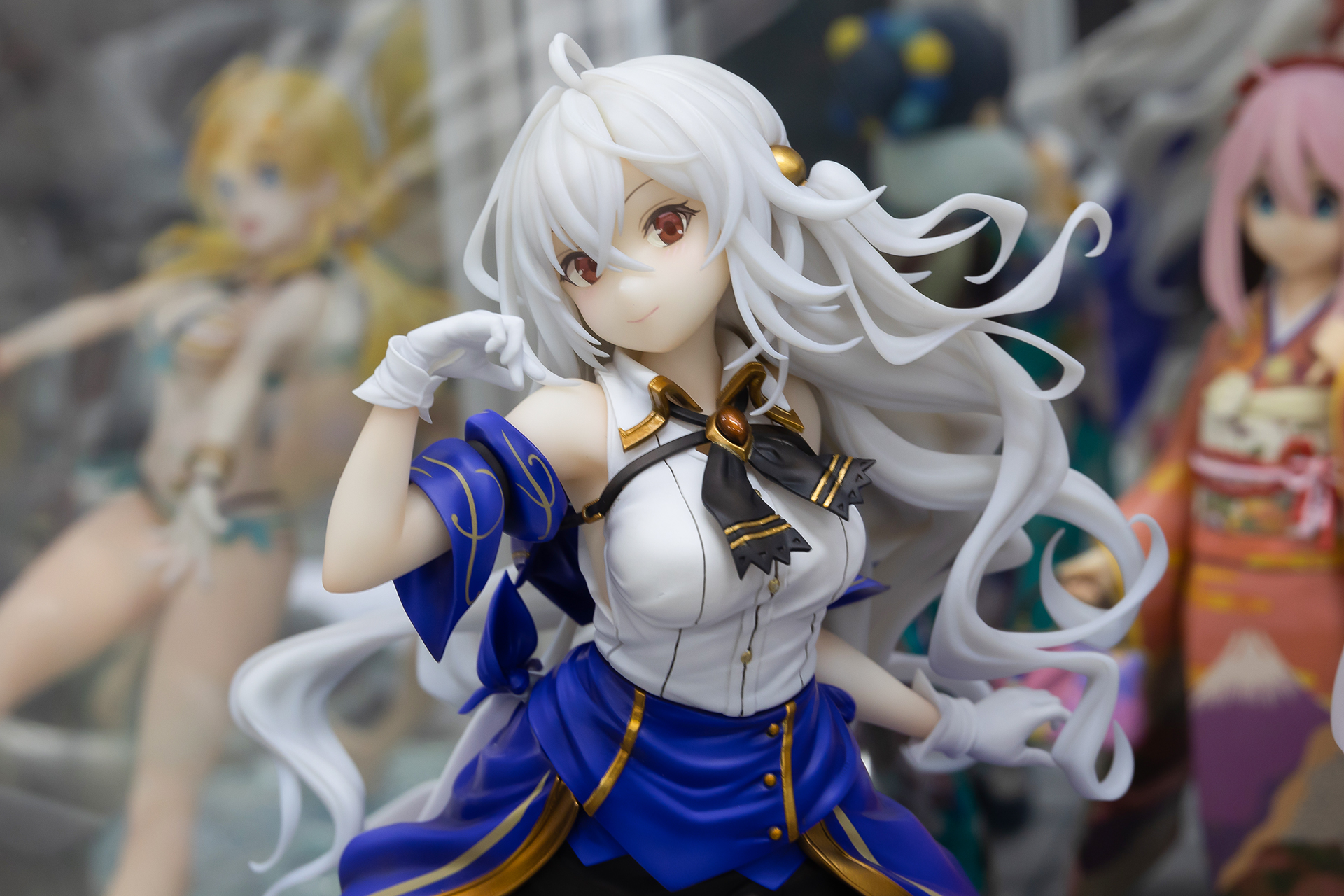 この髪の毛、いったいどうなってるんだろうか？　と、思わず見入ってしまうぐらいの複雑な形状をしている。