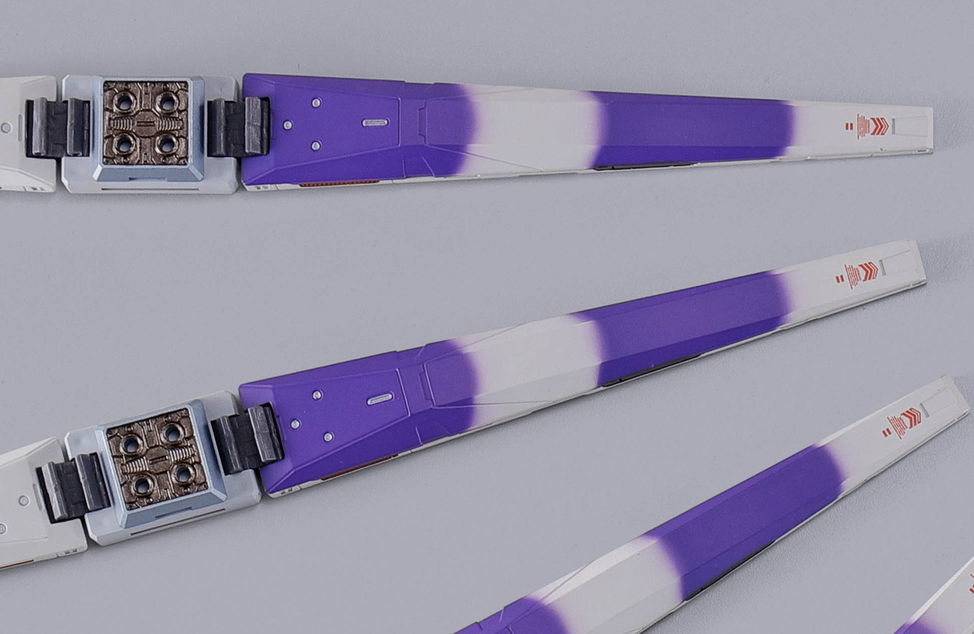 ファンネルの塗装のグラデーションはイラストの質感を意識している