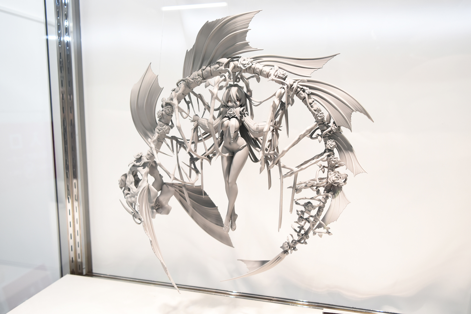 骨と少女という独特な世界観