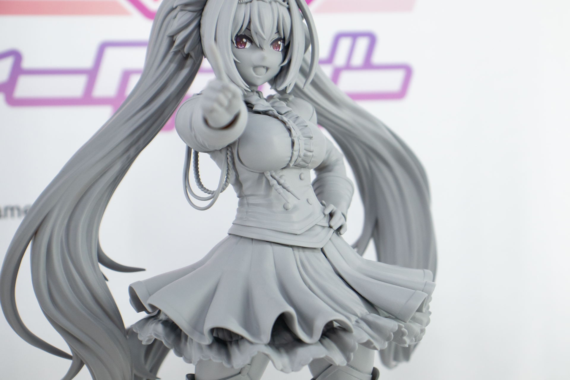 一番を主張するポーズに気合十分の勝負服も細かく造形されている