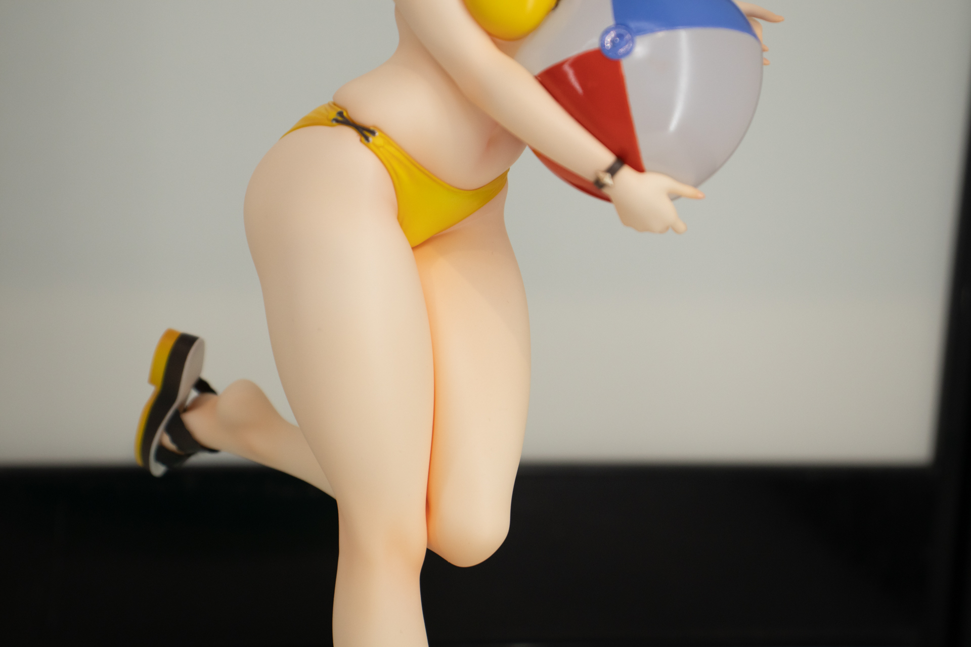 健康的な太ももは柔らかい質感で表現されている