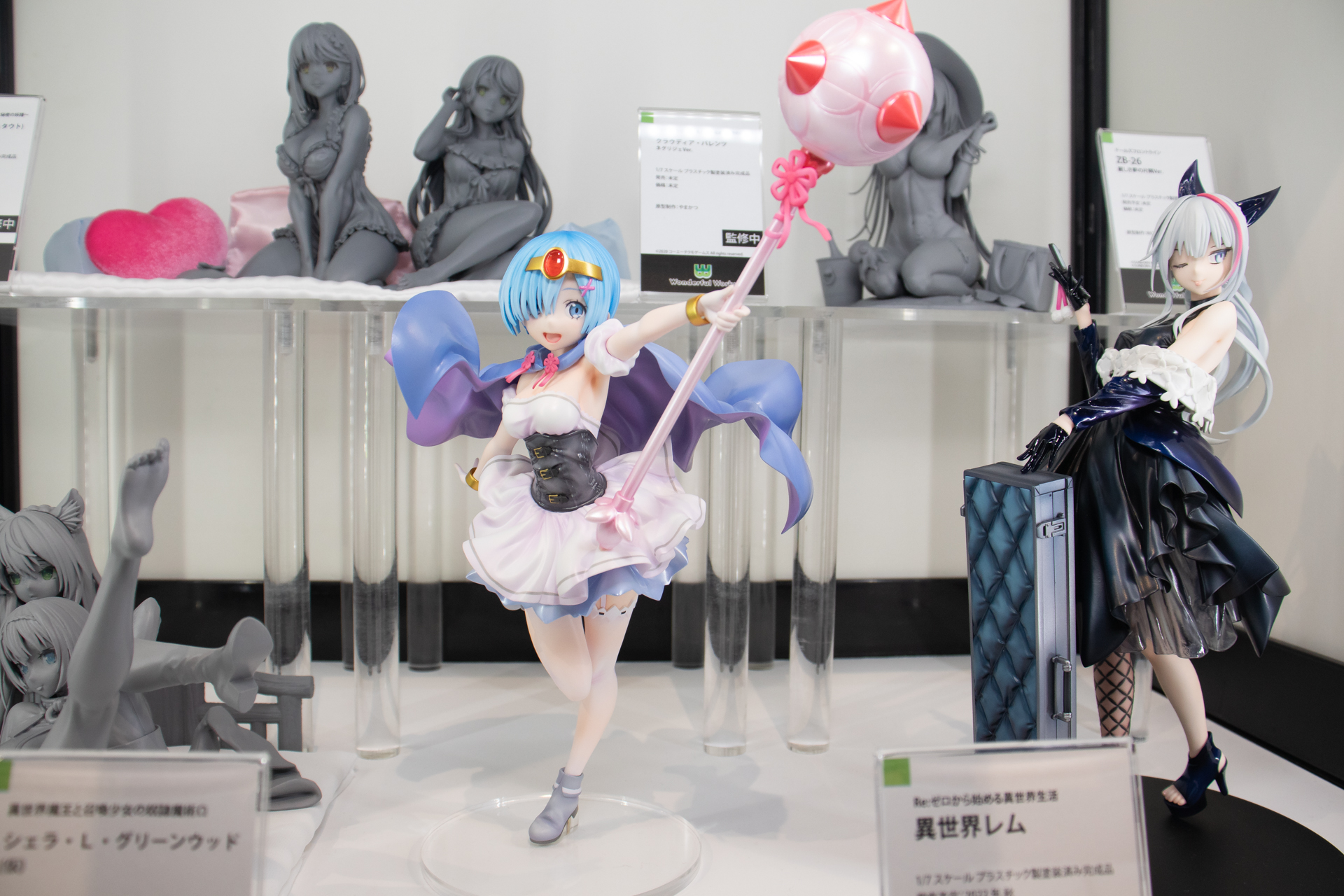 表情、衣装、ポーズなどとても印象的なフィギュアだ