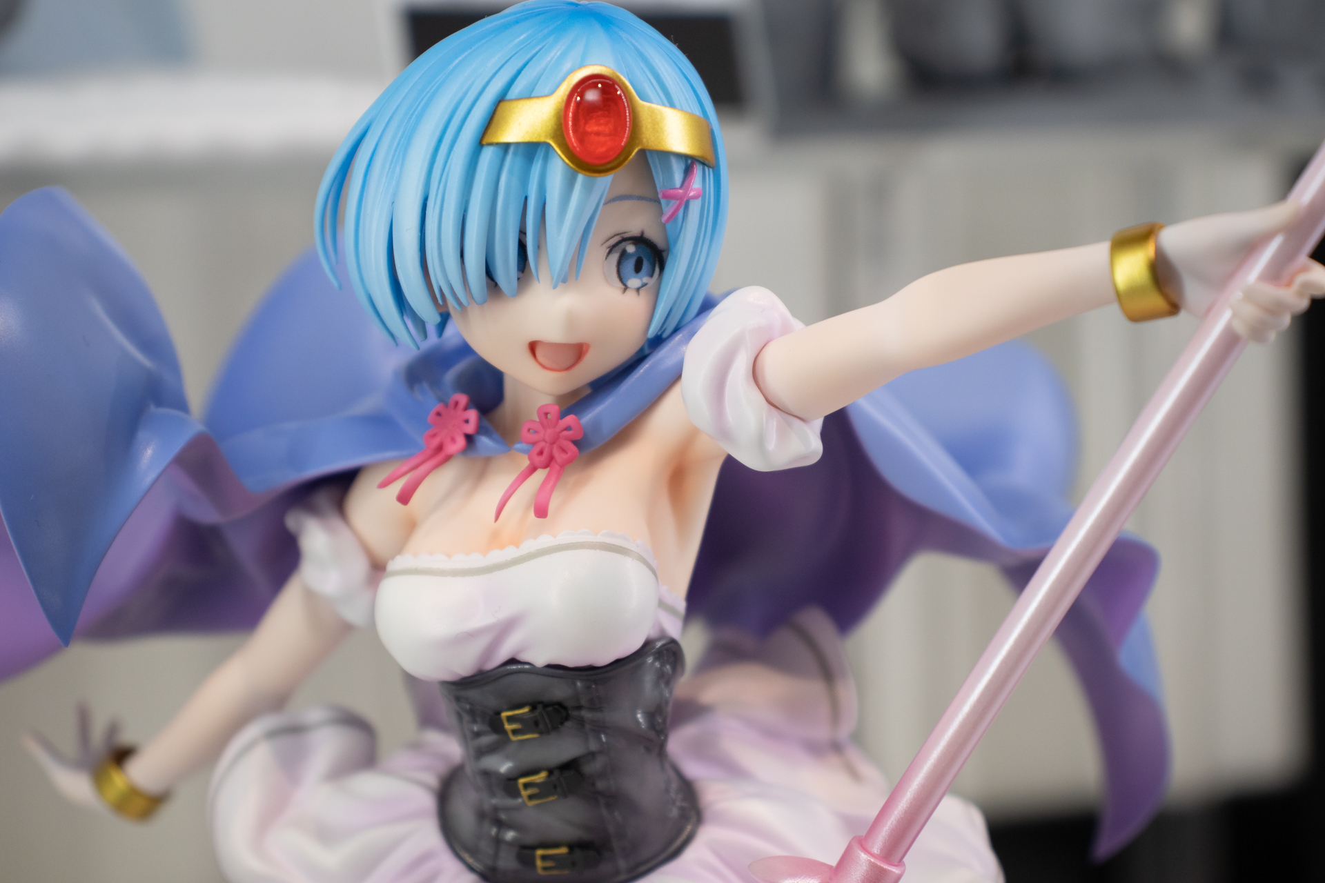 表情、衣装、ポーズなどとても印象的なフィギュアだ