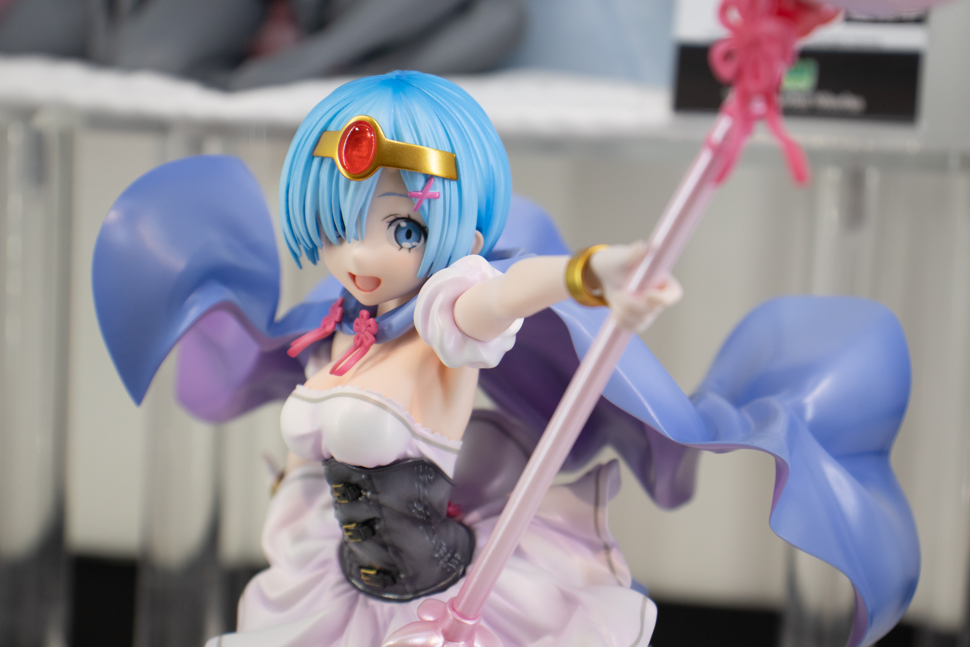 表情、衣装、ポーズなどとても印象的なフィギュアだ