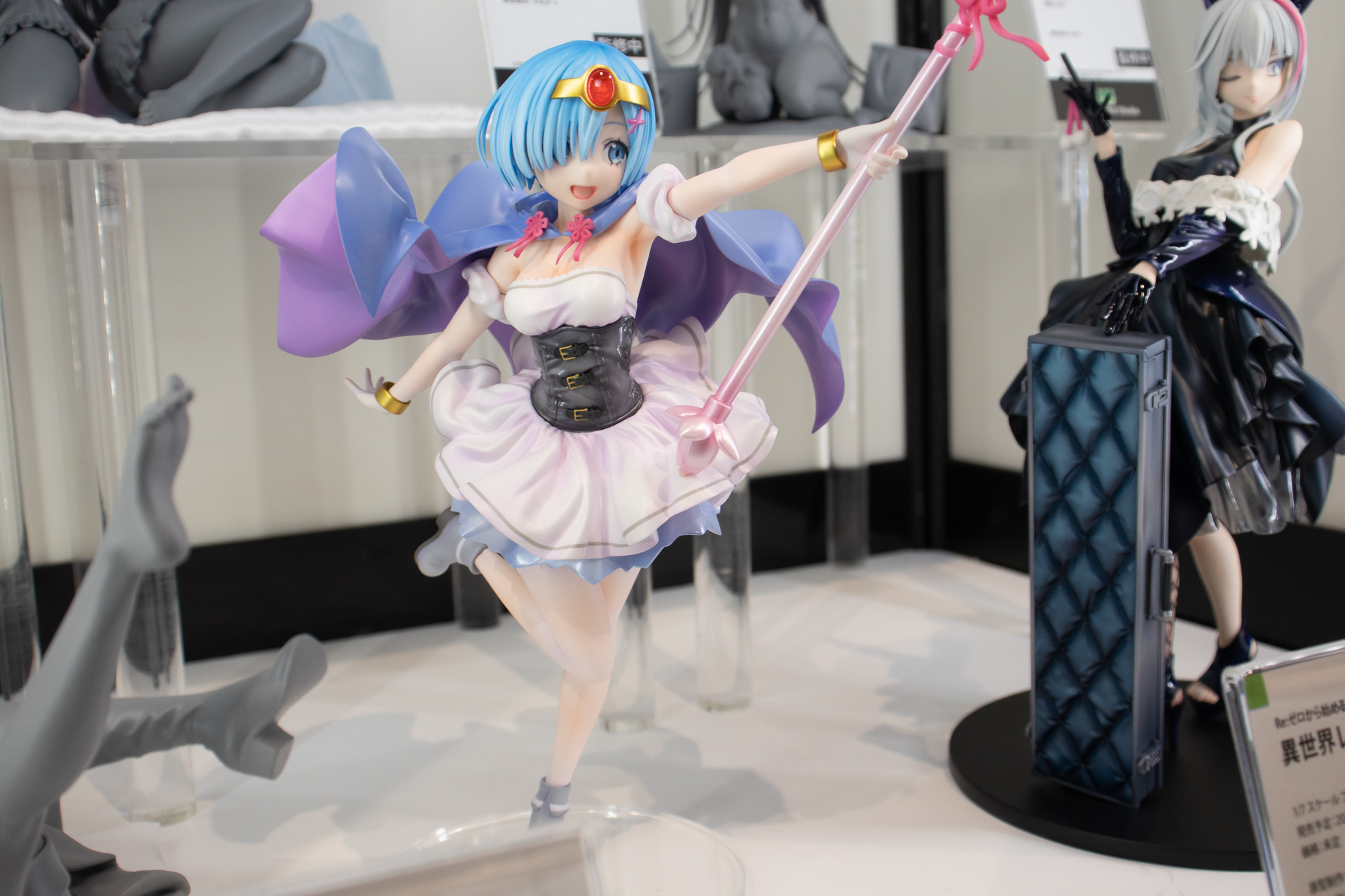 表情、衣装、ポーズなどとても印象的なフィギュアだ