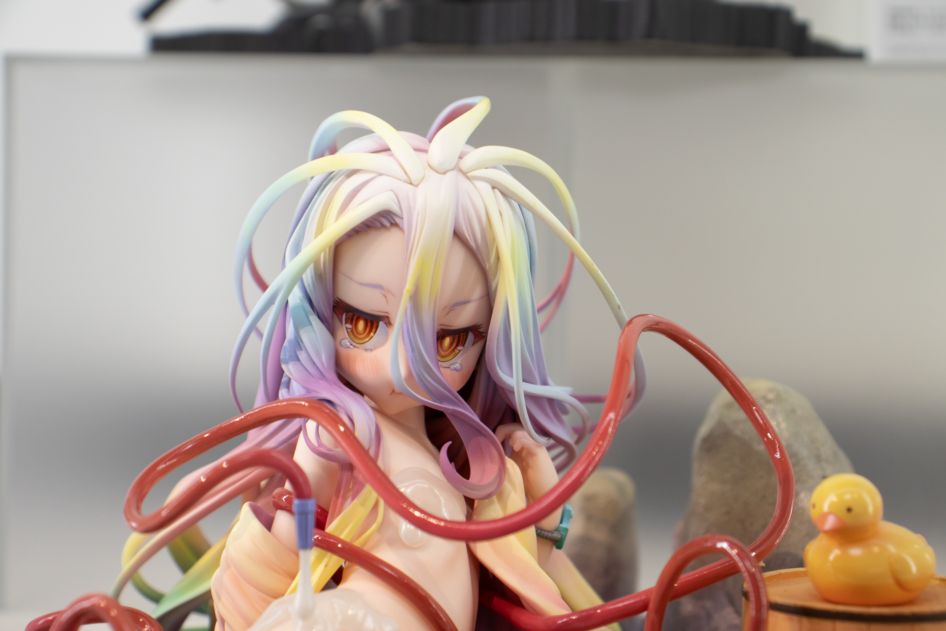 むくれた表情や広がった髪なども細かく表現されている