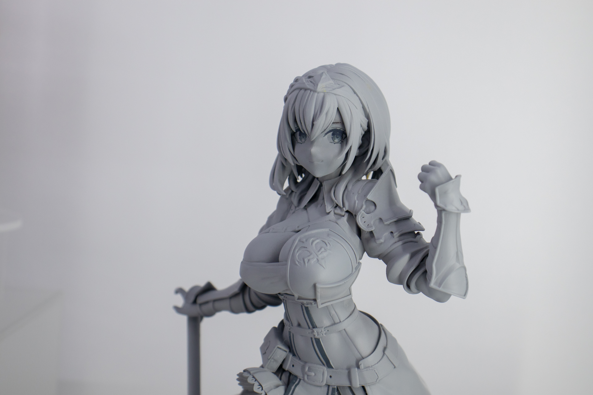 複雑な形状のガントレットもバランスよく立体化している