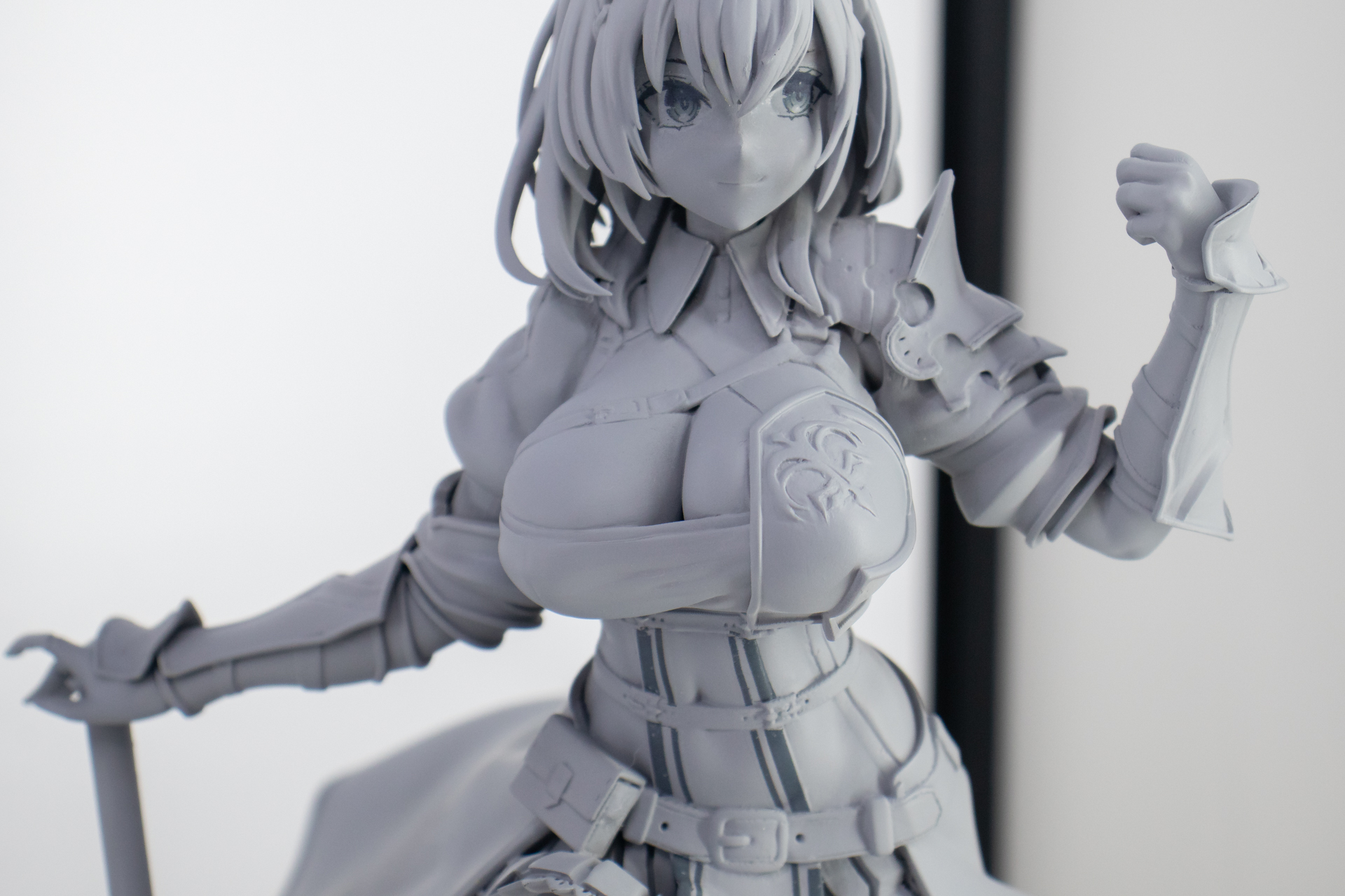 K（night）カップだという大胸筋。ベルトの食い込みも丁寧に再現