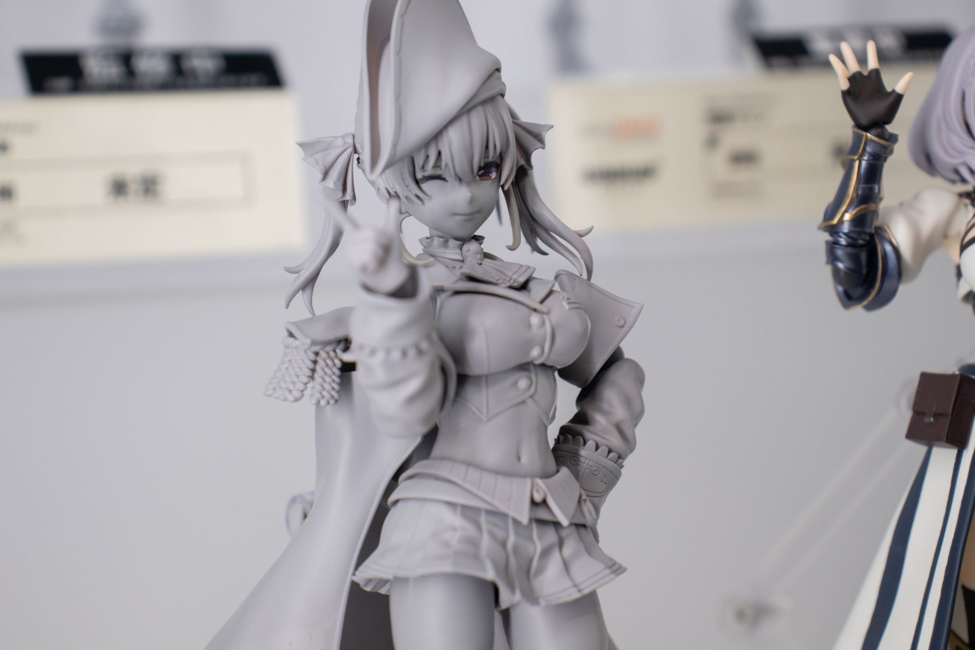 今回の展示では右目の眼帯を外していた。表情パーツで眼帯の有無を選べるようだ