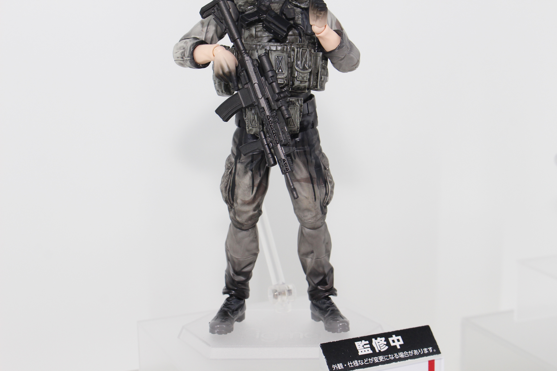 戦場で遭遇する姿のクリフ。装備品なども精密に作られている