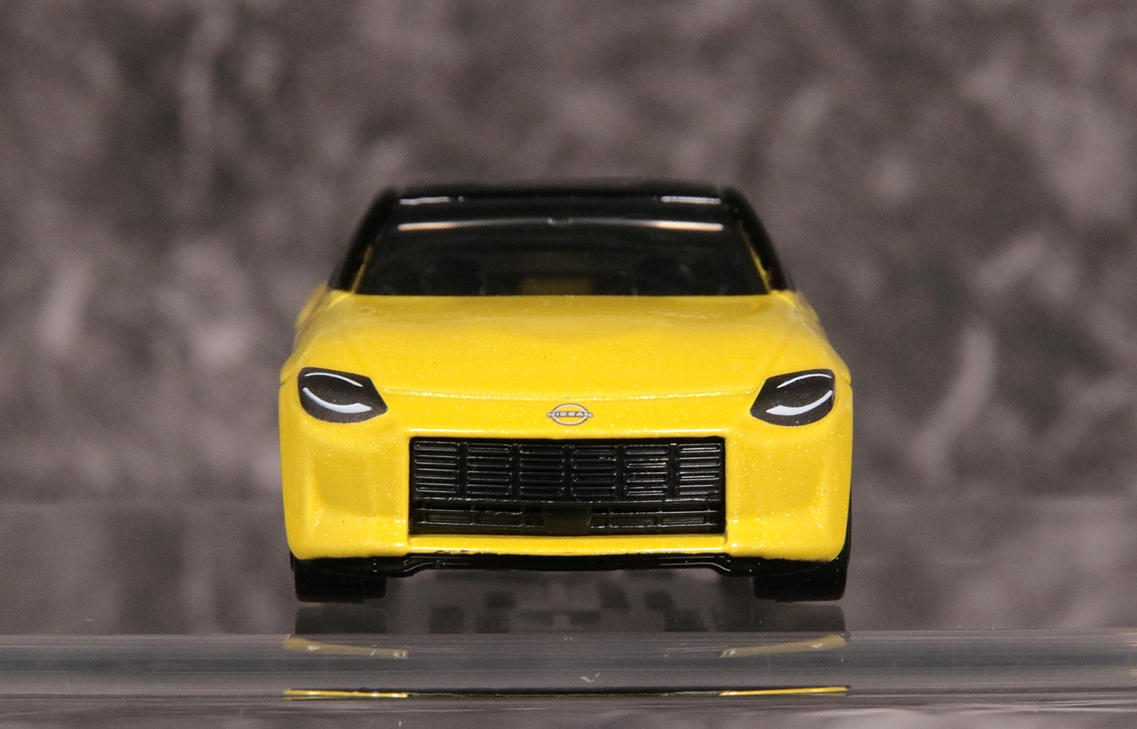 フロント。線は少ないが、複雑な面で構成されている