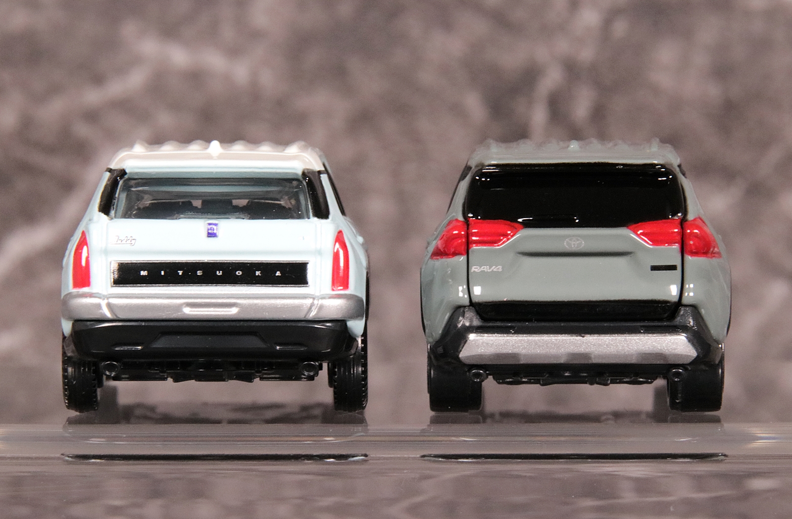 リアビューも異なる印象だ