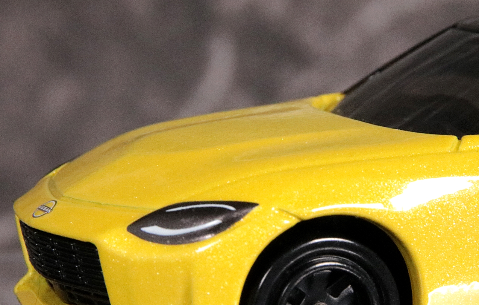 同じくS30型のデザインを彷彿とさせるフードのバルジ形状（膨らみ）もしっかり再現