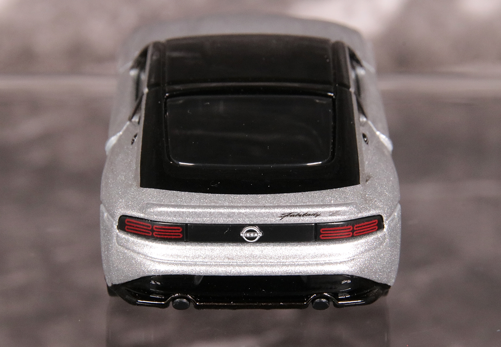 リア。全体的にシャープな印象となっている