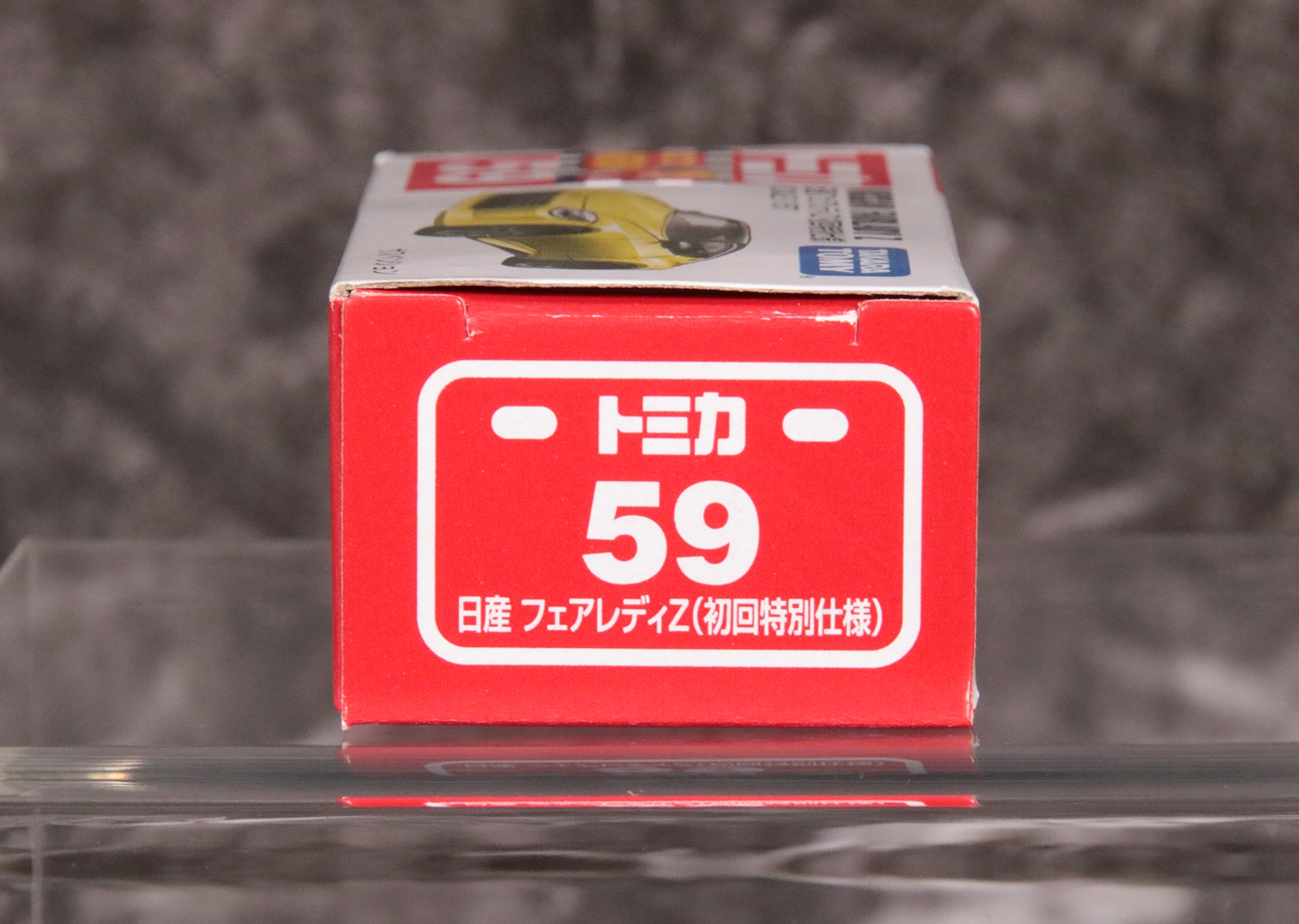 側面の車体名にも“初回特別仕様”と書かれている