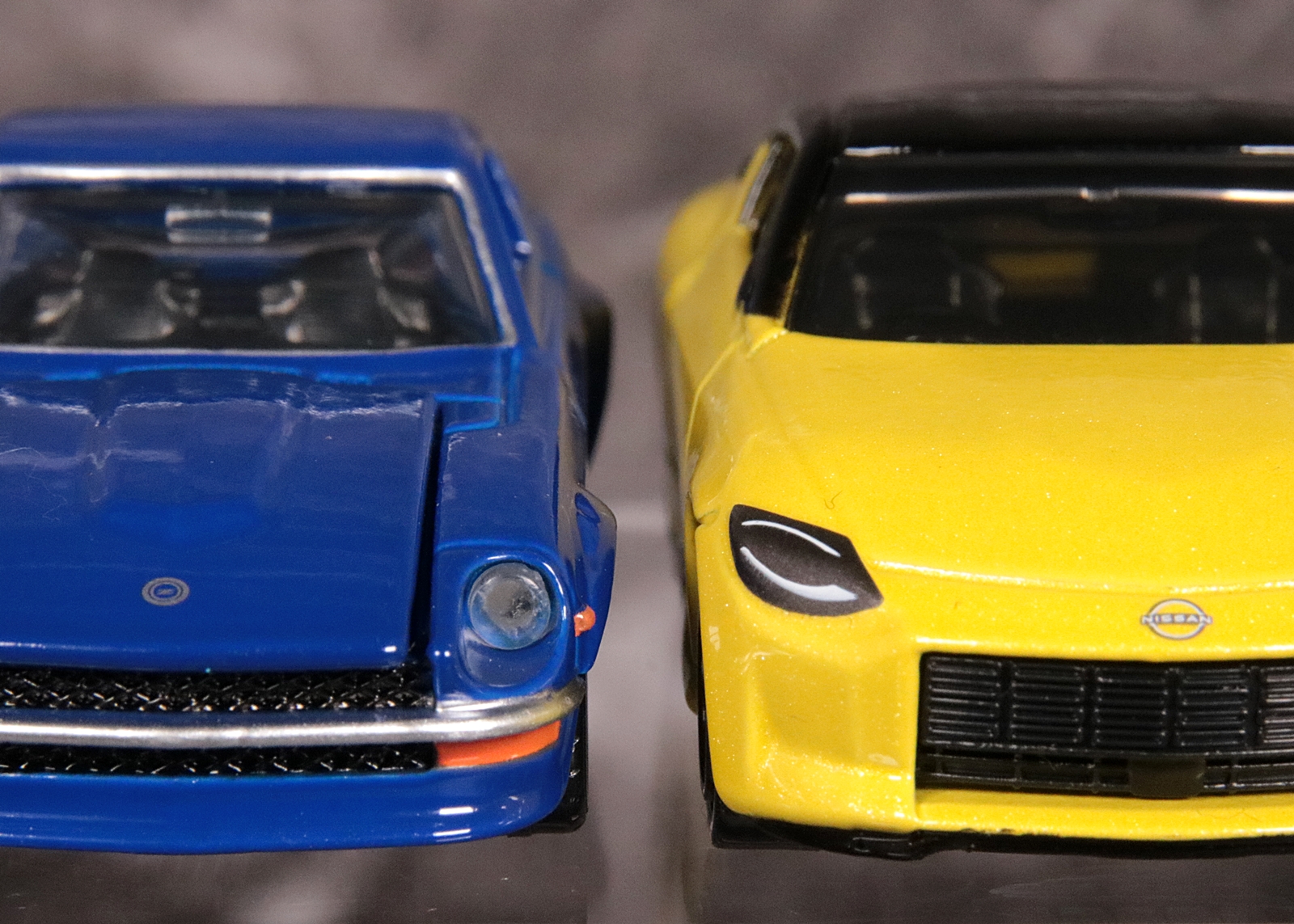 新型フェアレディZのヘッドライトにある2つの半円のデザインは、1970年代に販売された「240ZG」をイメージしたものだが、そのティアドロップ形状は初代からのオマージュだとわかる