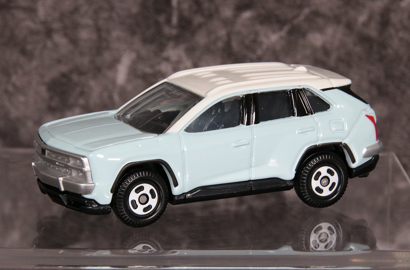 ノースカロライナブルー／ホワイトカラーの「光岡 バディ」