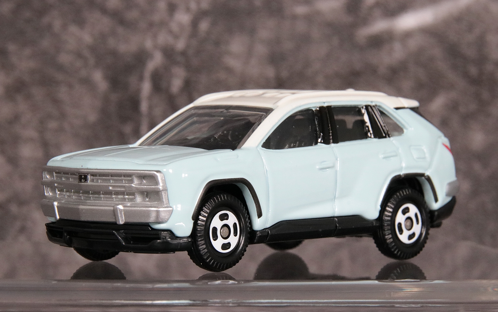 光岡自動車初のSUVが再現されている