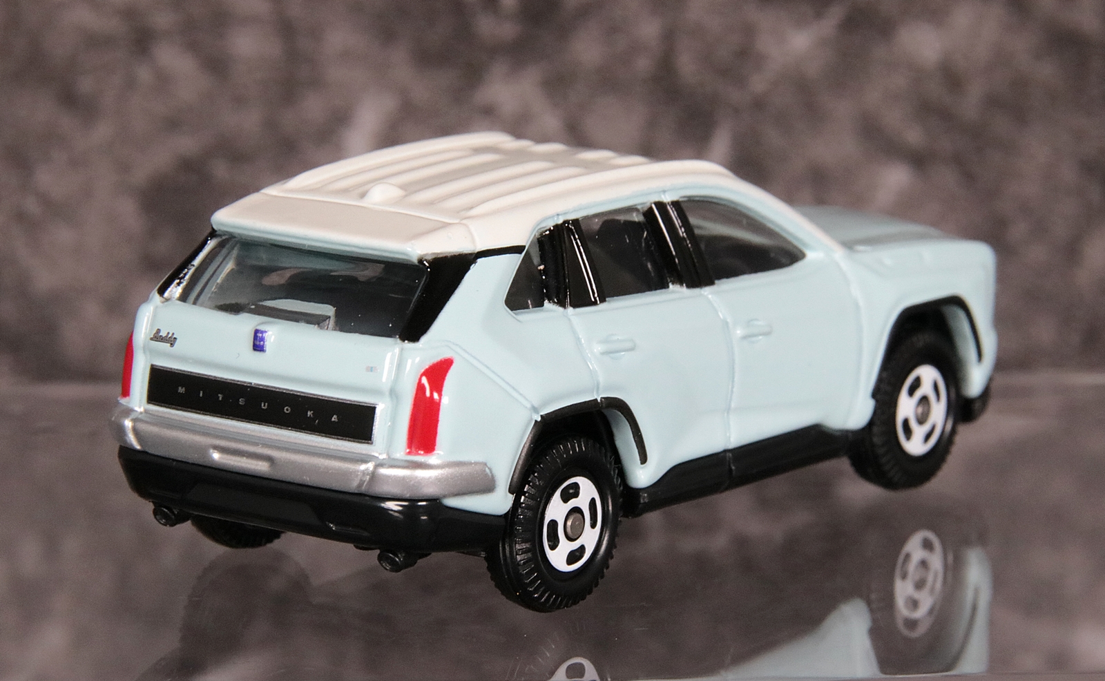 リアから見るとホイールアーチをしっかり確認できる