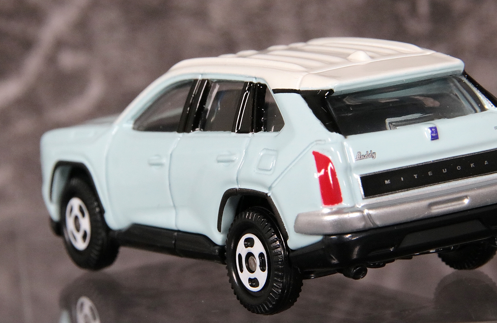 シートにダッシュボード。日本車なのでもちろん右ハンドルだ