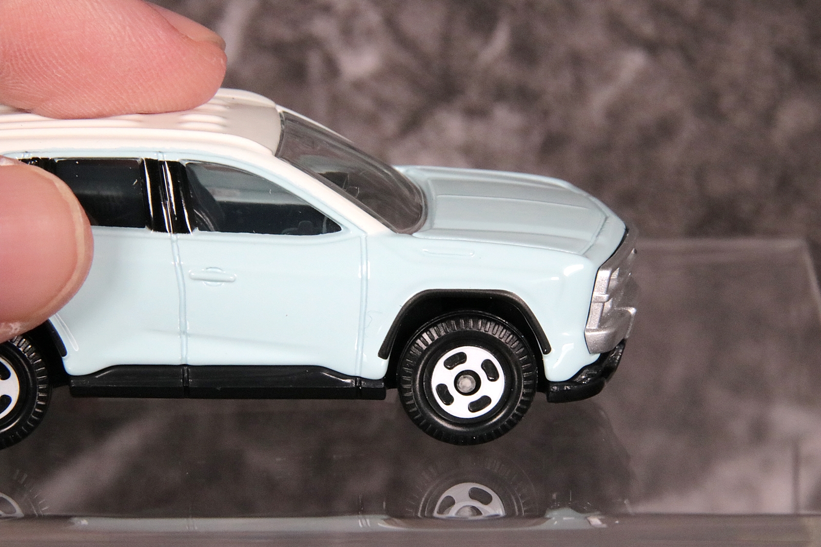 搭載ギミックはサスペンションのみ