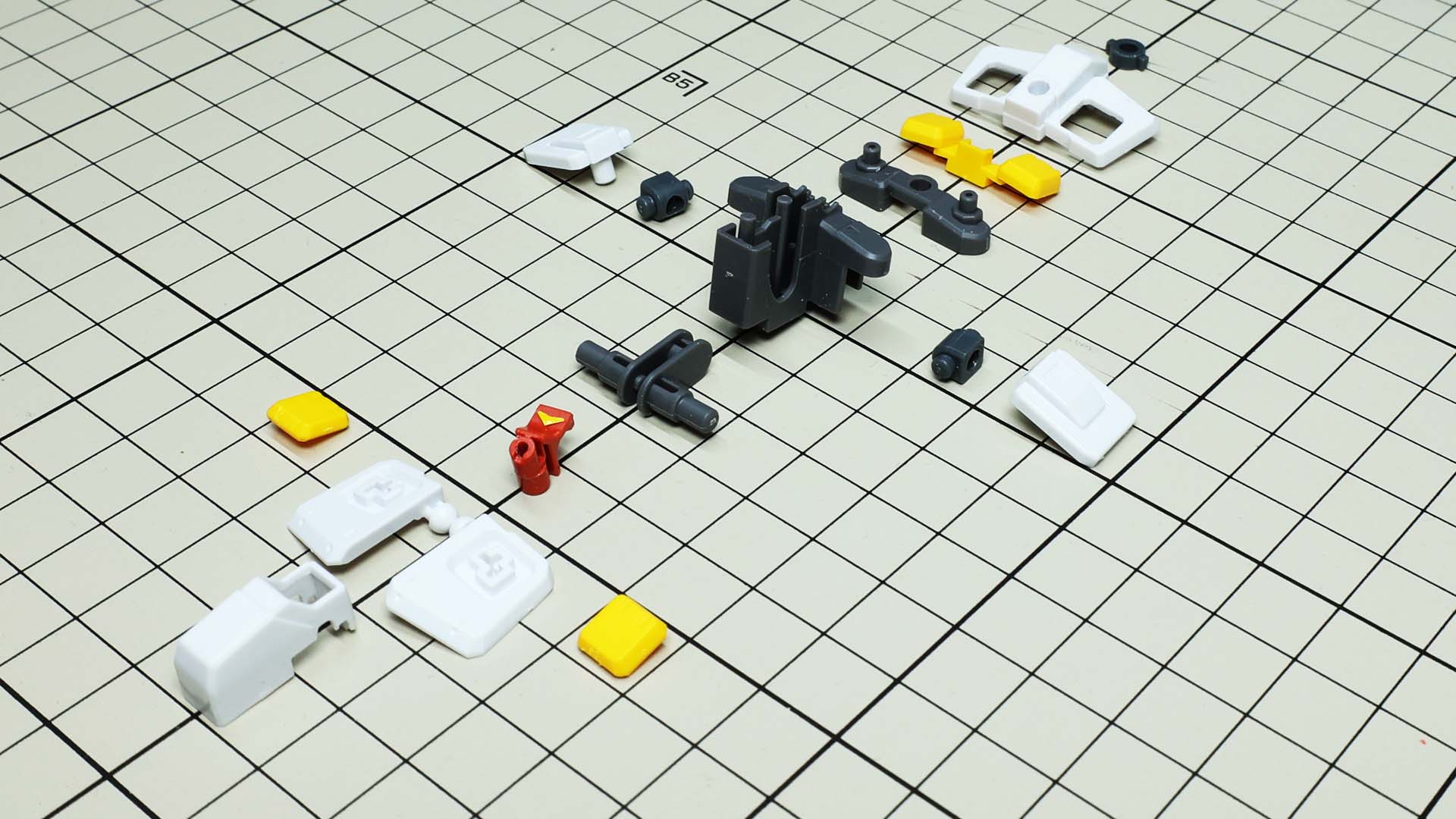 写真は先に股間のV字シールを貼り付けた状態になっています