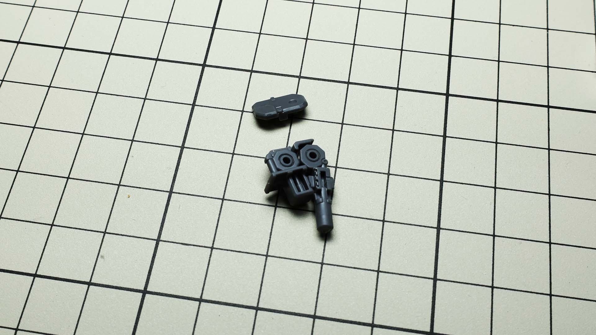 装甲を付けると若干制限がかかりますが、180度以上に曲がります