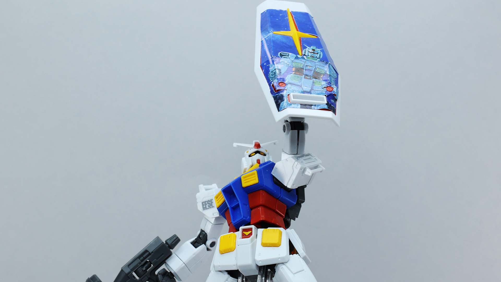 キービジュアルを高々と掲げます