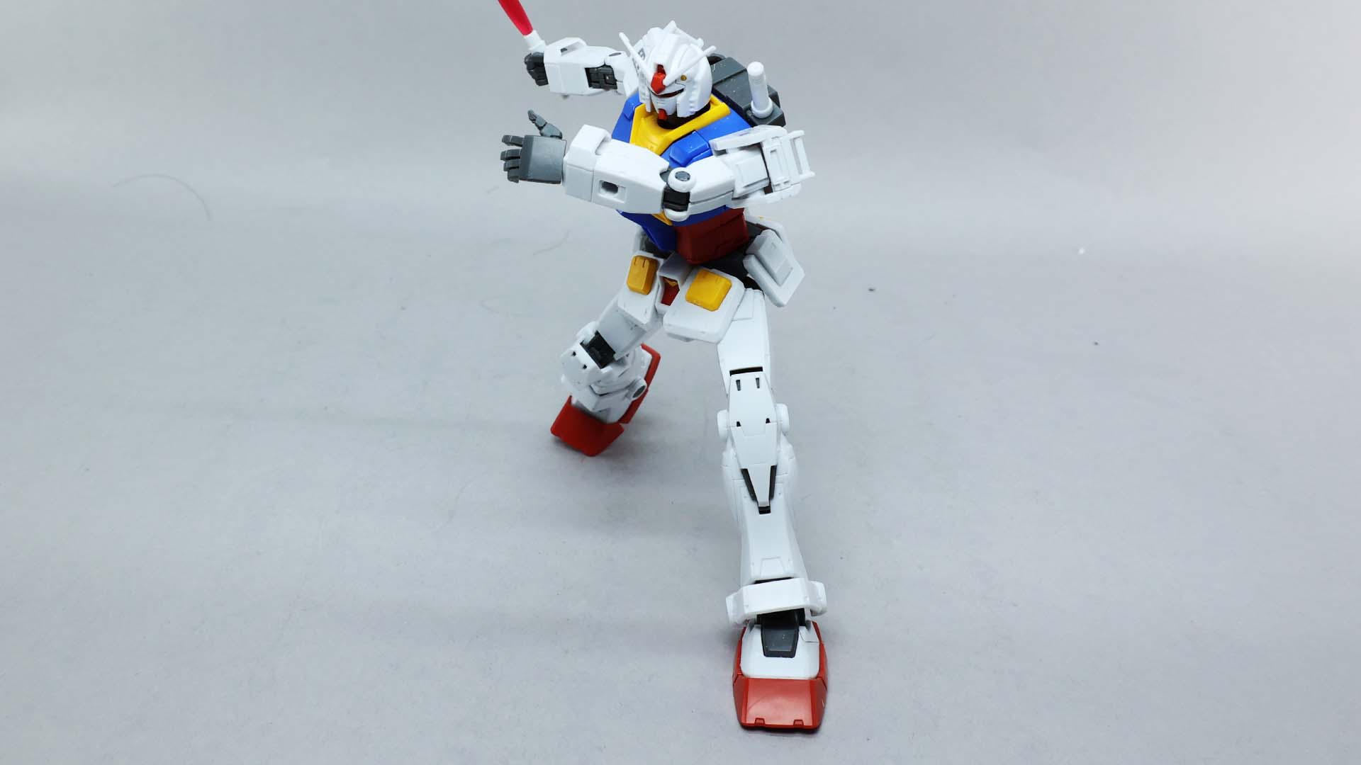 ビームサーベルを振り切る