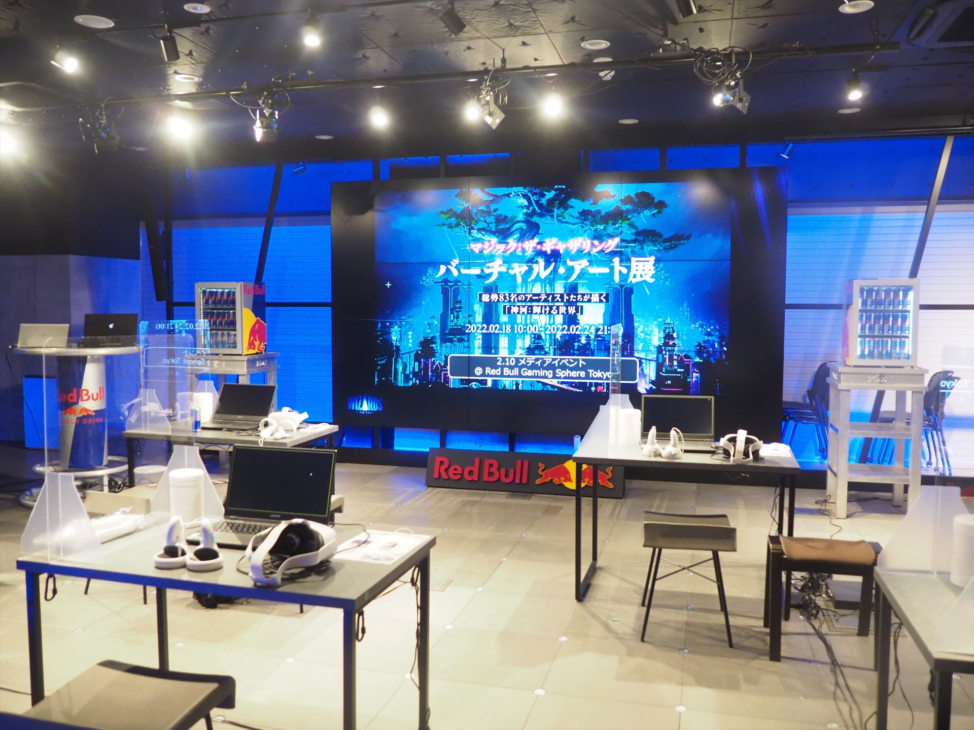 会場には10台ほどのゲーミングノートPCとVR HMD「Meta Quest 2」が用意されていた