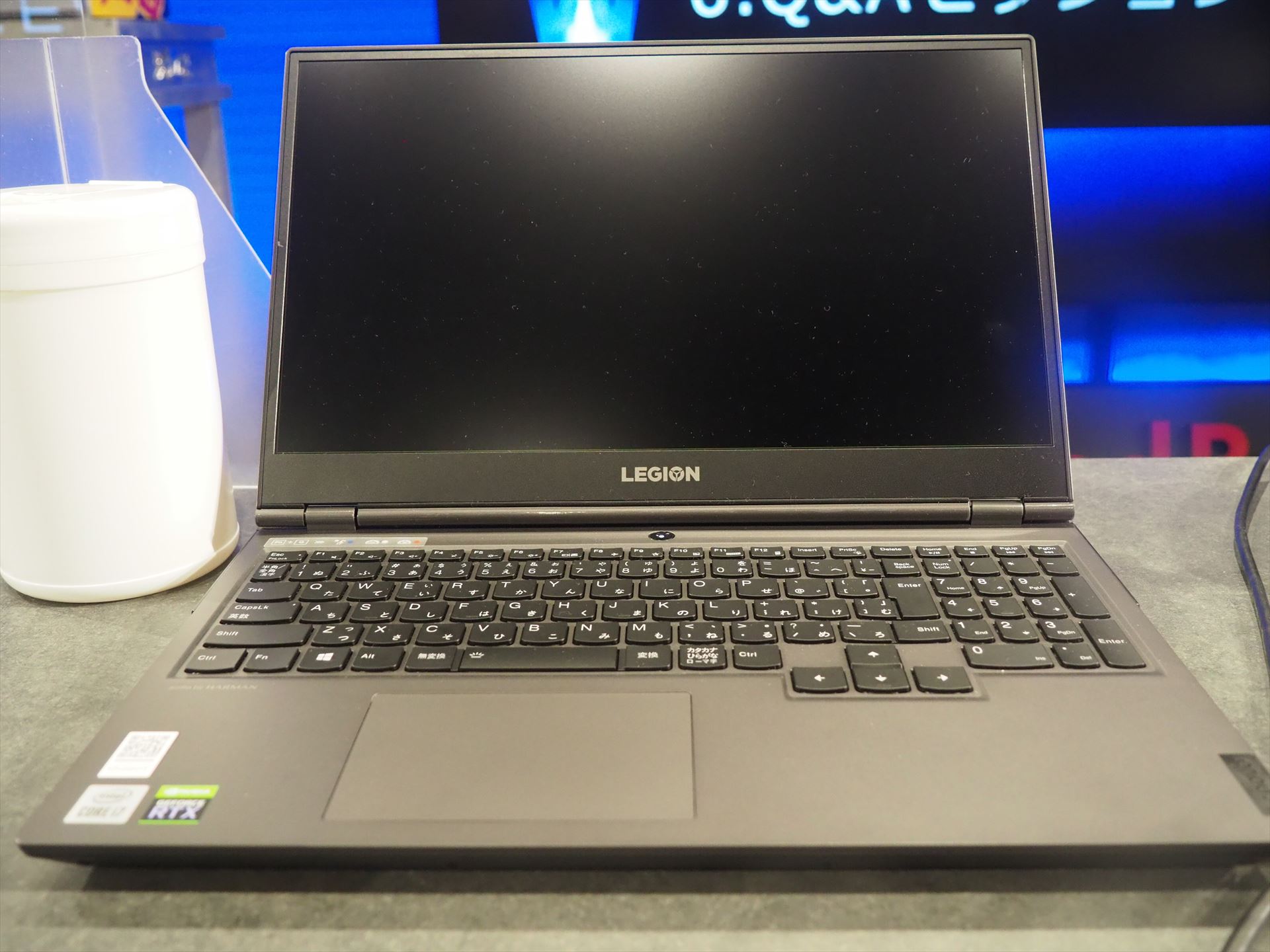 レノボのゲーミングノートPCが用意されていた