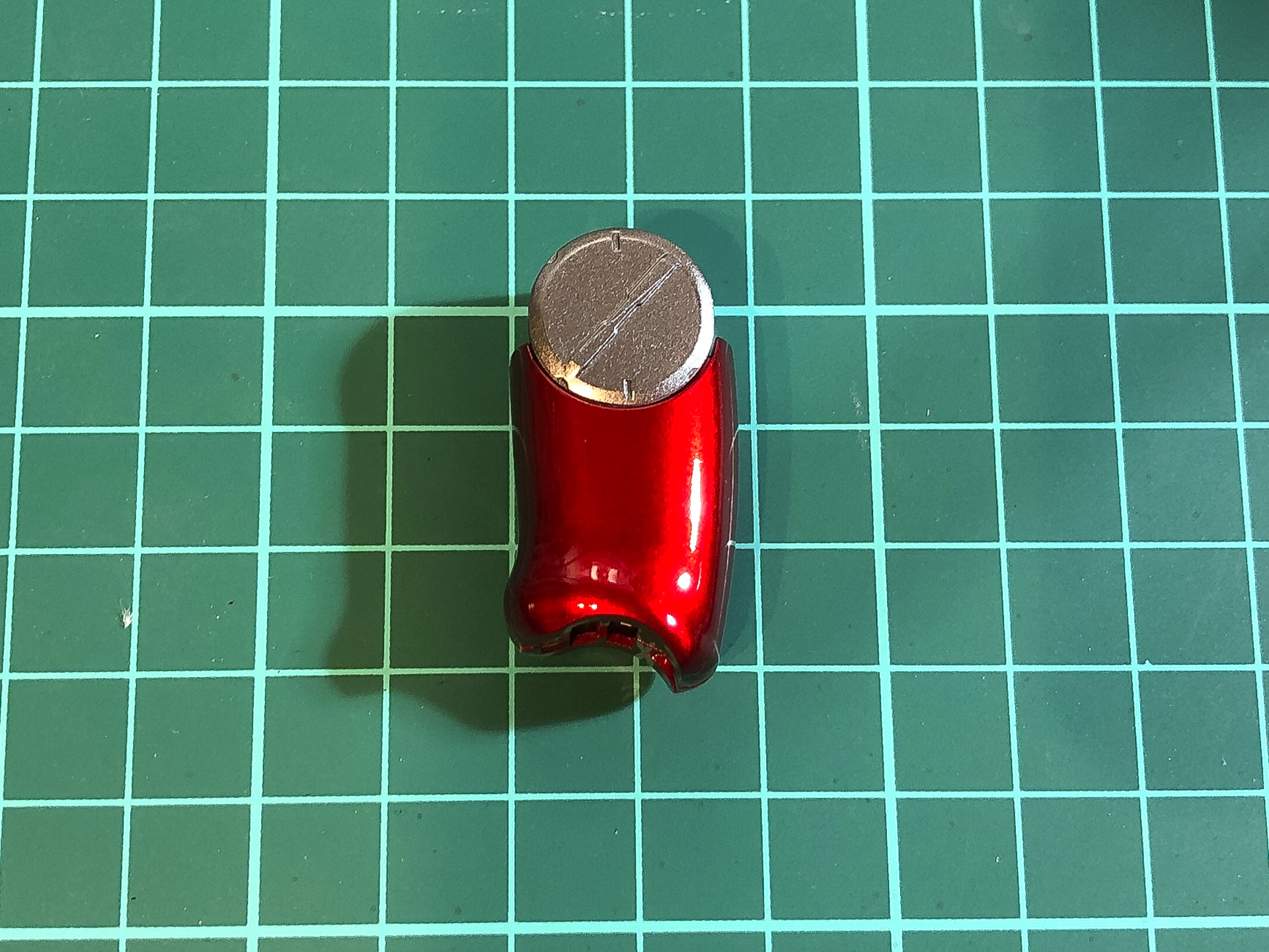 クリアーコートを行なった太ももパーツ。コート前と比較して輝きが増しています。