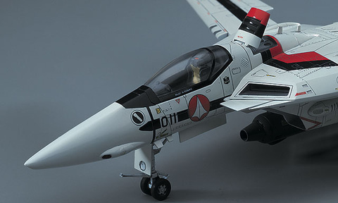超時空要塞マクロス」に登場する「VF-1 バルキリー」のプラモデルが