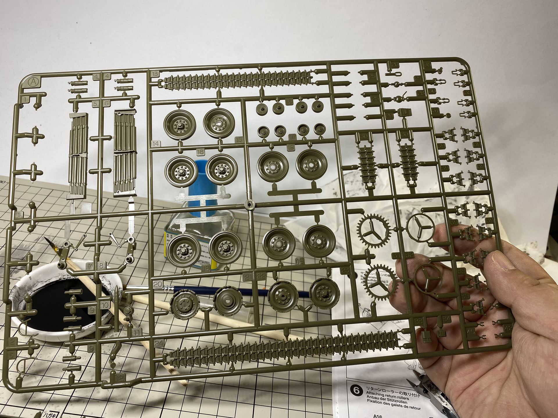 こちらはAパーツ。車輪や履帯のパーツで、2つ用意されている