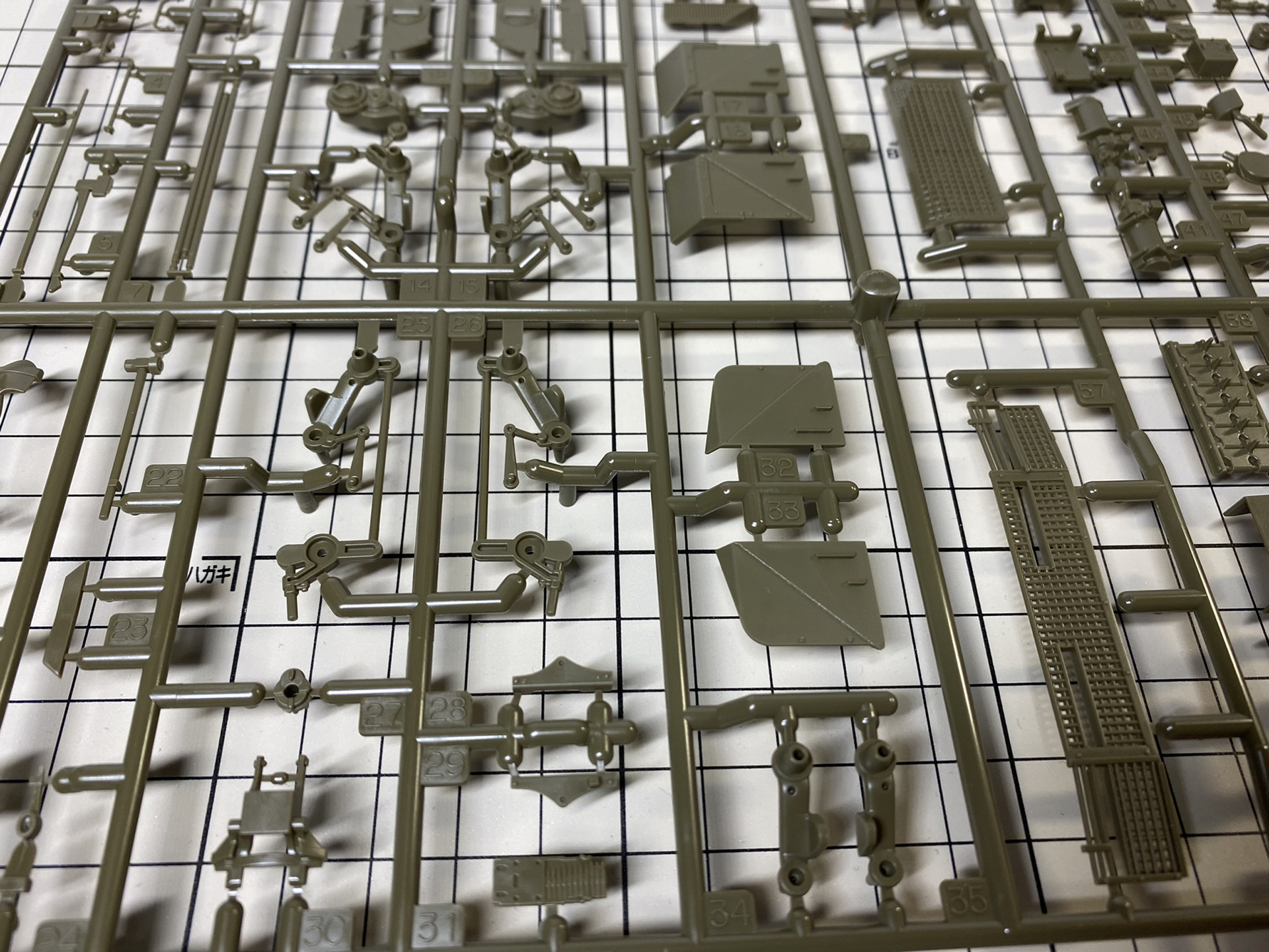 パーツの造型、スジ彫り、非常に繊細で精密だ