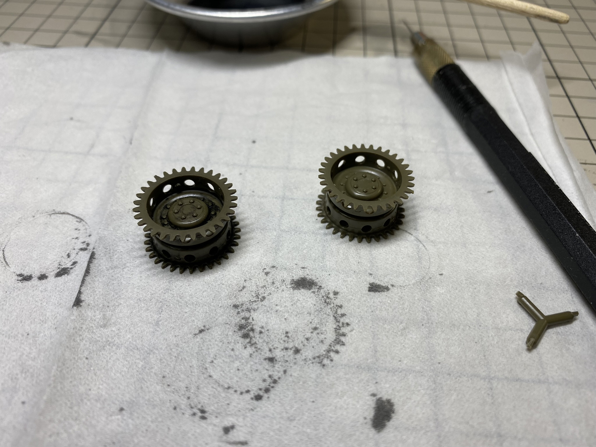 エンジンのパワーで履帯を動かすドライブスロケット