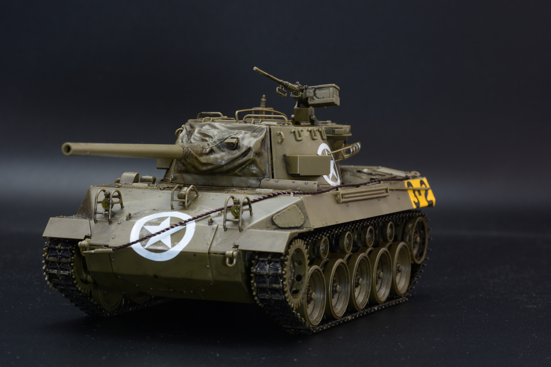 色々な角度から。素組み、ウォッシングだけでも造型の精密さで良い雰囲気が生まれている。もちろん模型のスキルが高ければここからクオリティを上げられるだろうが、気軽に、誰でも組み立てられるのだ