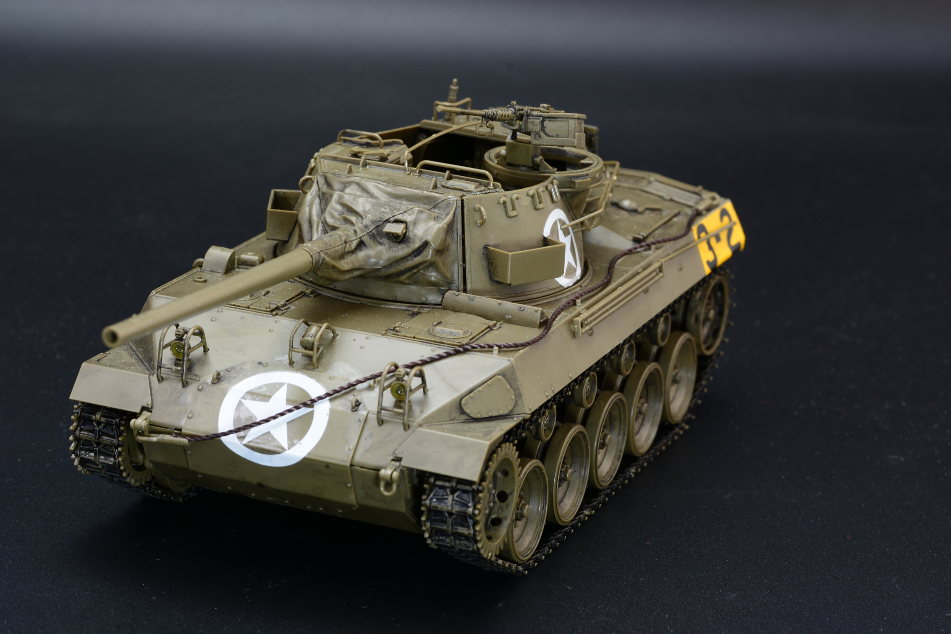 色々な角度から。素組み、ウォッシングだけでも造型の精密さで良い雰囲気が生まれている。もちろん模型のスキルが高ければここからクオリティを上げられるだろうが、気軽に、誰でも組み立てられるのだ