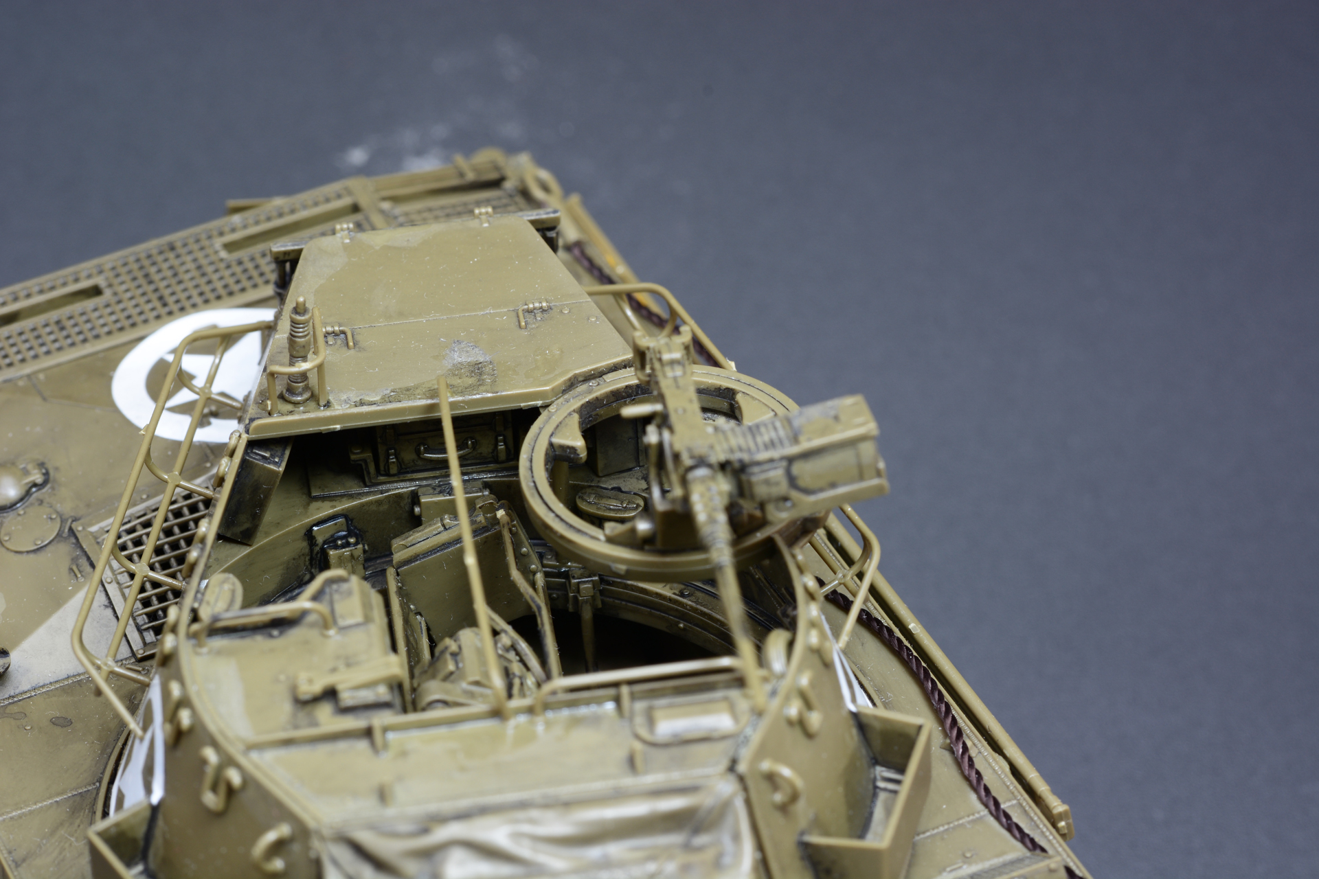 やはりこのキットの魅力は車内だ。みっちりの車内メカがたまらない