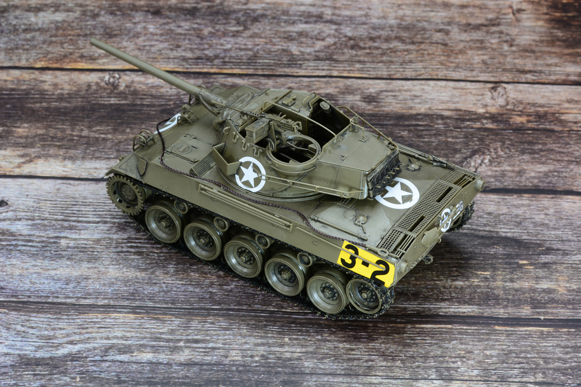 英字新聞の布、木目シートを使うと"模型らしさ"を強調した雰囲気に