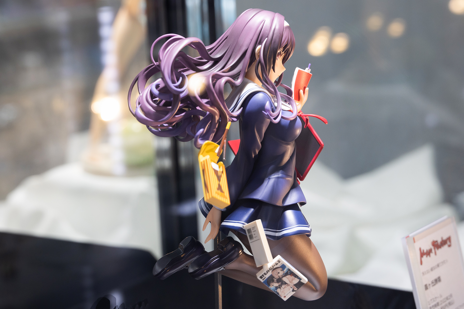 真横から見るとこんな姿になっている。イラストではわからないところも、立体化されるとあらためて気づかされる部分がありそうだ。