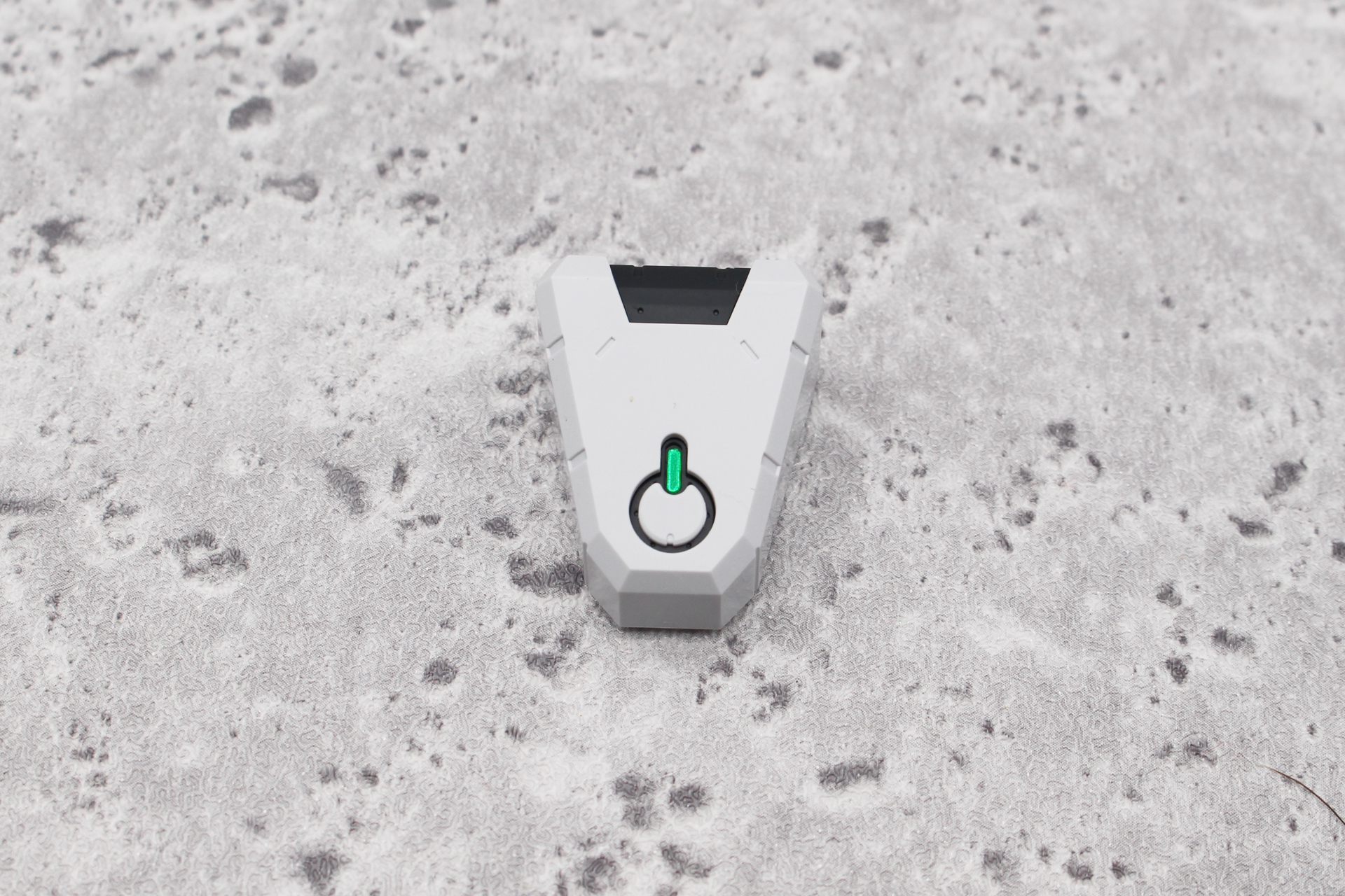 上腕の組み立て。フレームと装甲、センサーを組んでいく