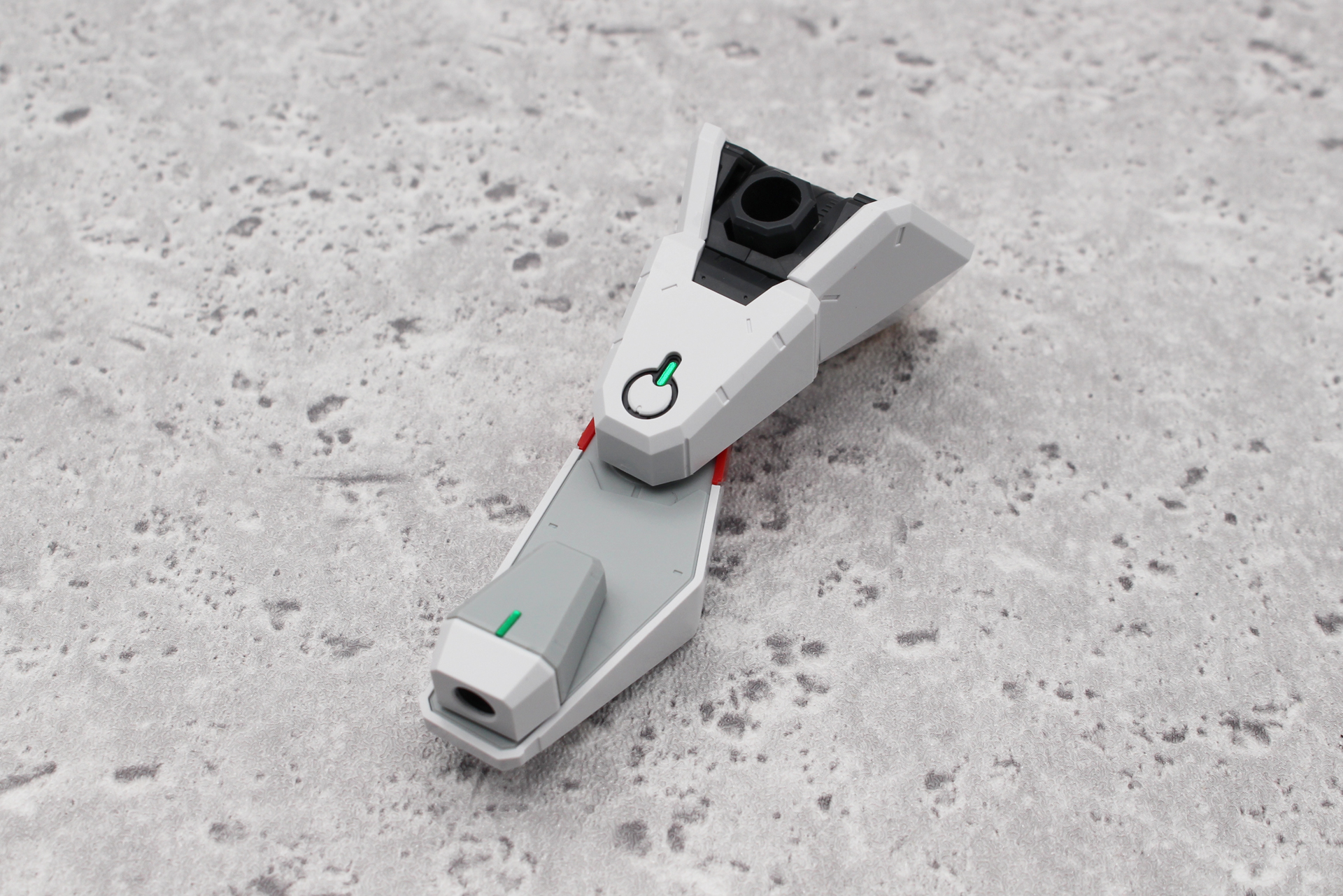 それぞれをはめ込んで腕の完成