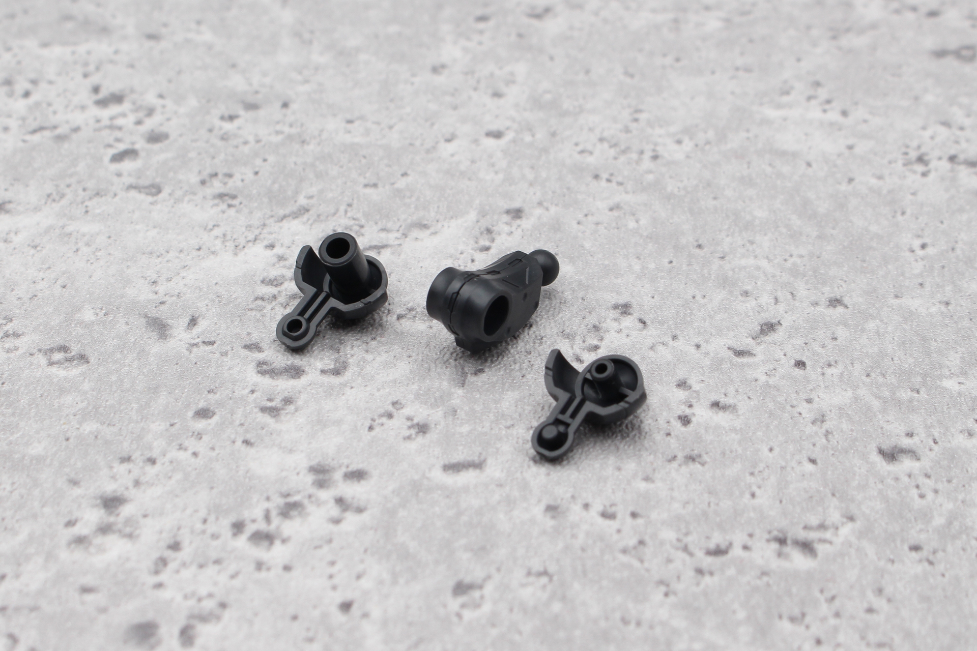 首のジョイントを組み立てる