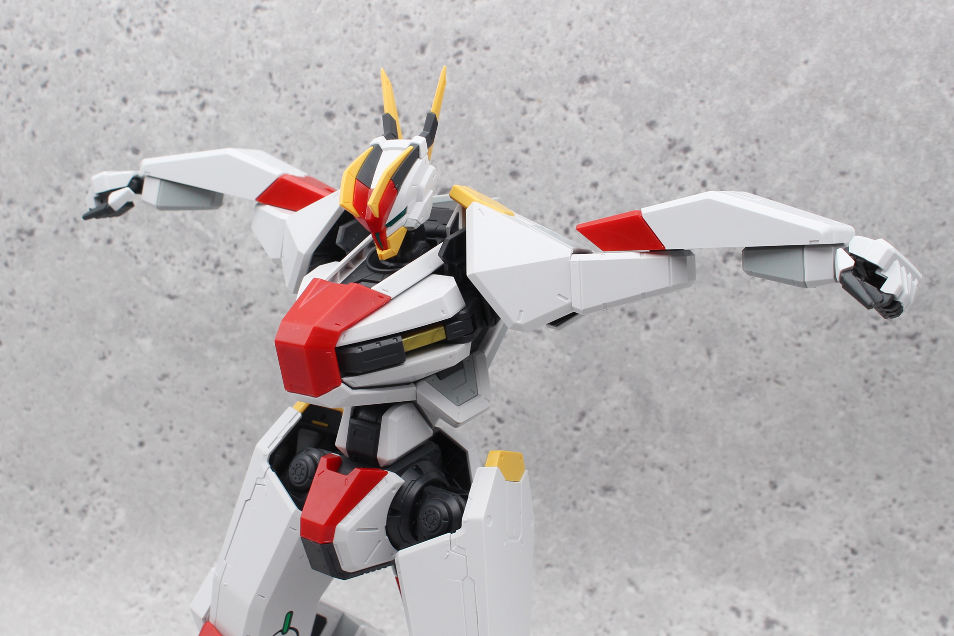 肩は回さなくてもここまでまで上げられる