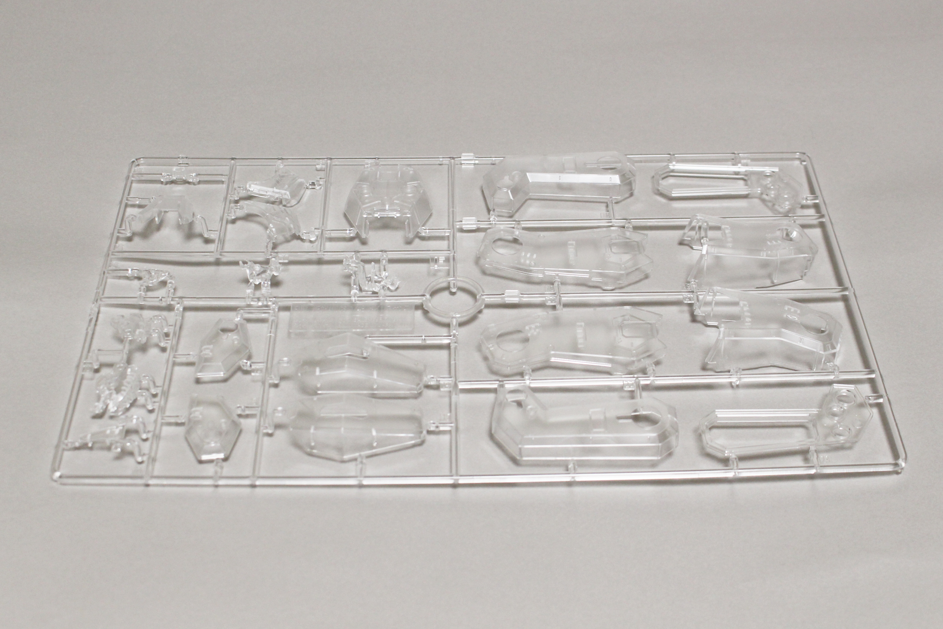 特典のクリア外装。Fパーツのランナーとなる