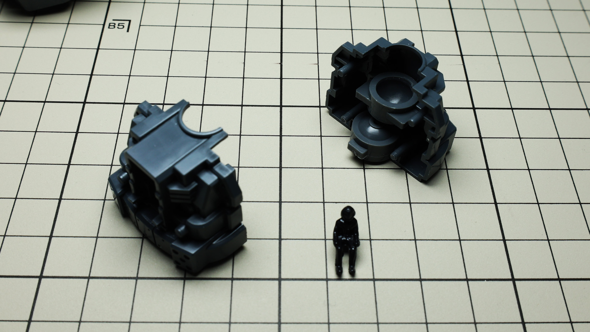 コクピットブロックにはパイロットが乗せられます