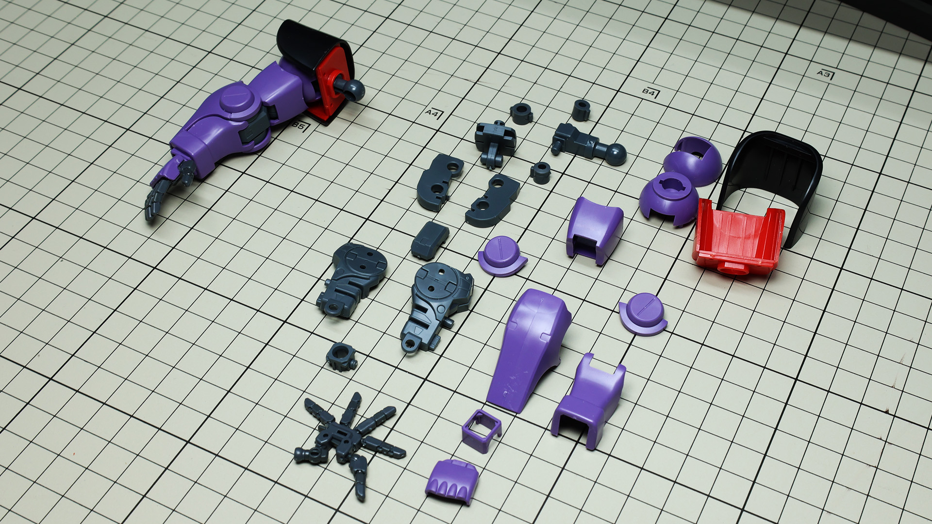 右腕を組んでみました。重モビルスーツの力強さをぎゅっと凝縮しています